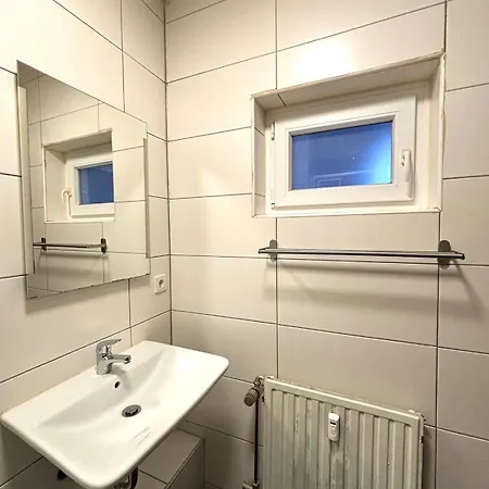Modernes Gemuetliches Gießen